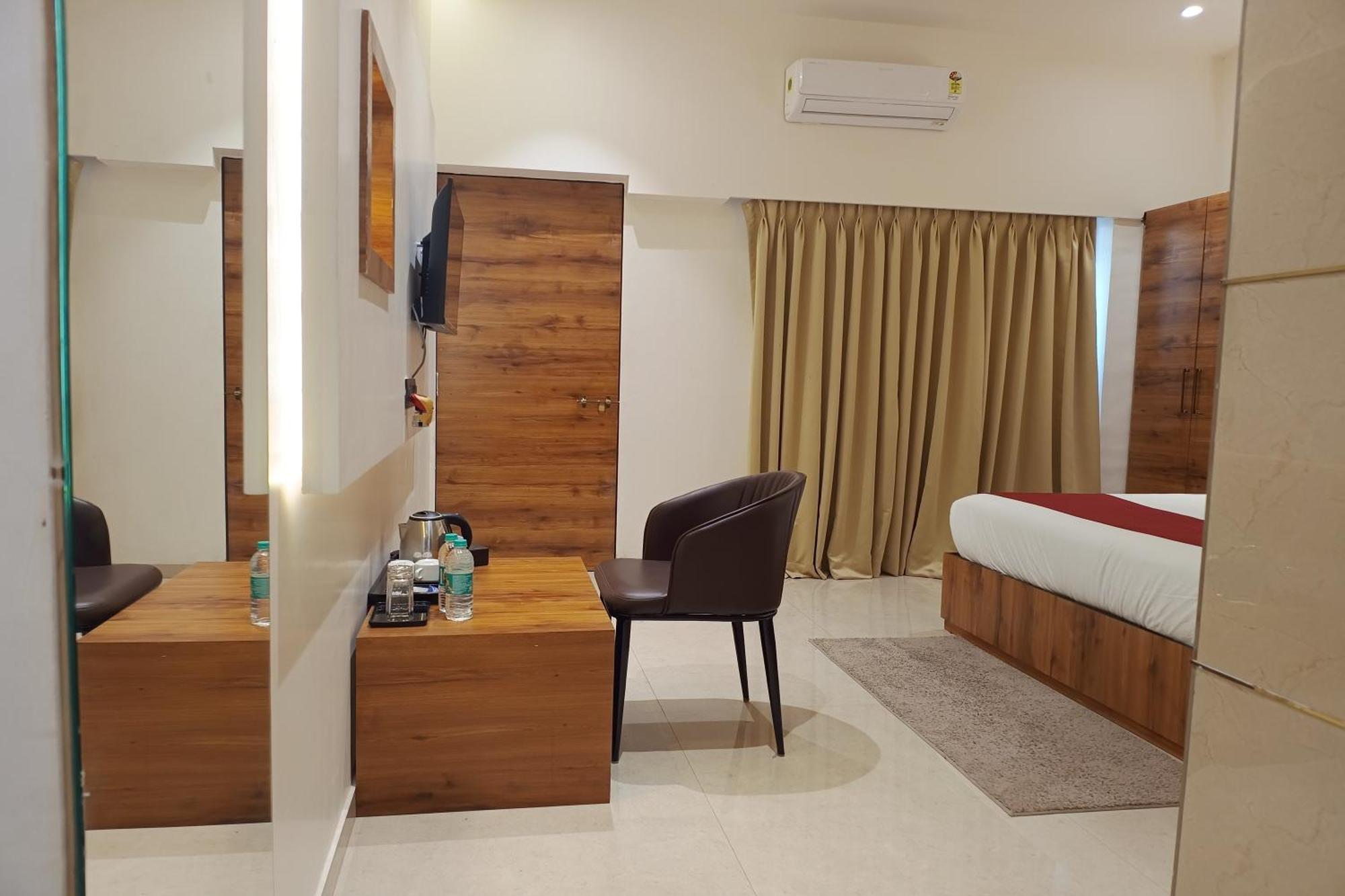 Madhav Residency Hotel & Banquet, Kalyan, Mumbai Eksteriør billede
