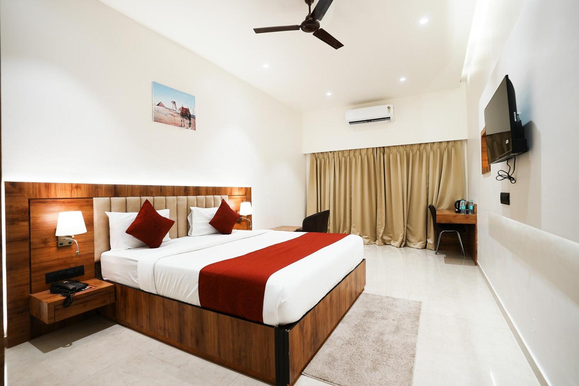 Madhav Residency Hotel & Banquet, Kalyan, Mumbai Eksteriør billede