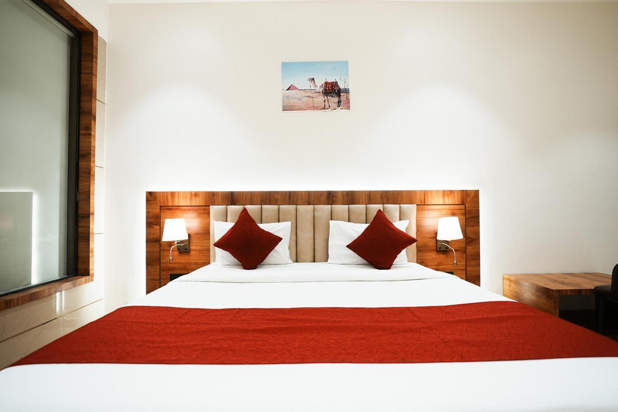 Madhav Residency Hotel & Banquet, Kalyan, Mumbai Eksteriør billede