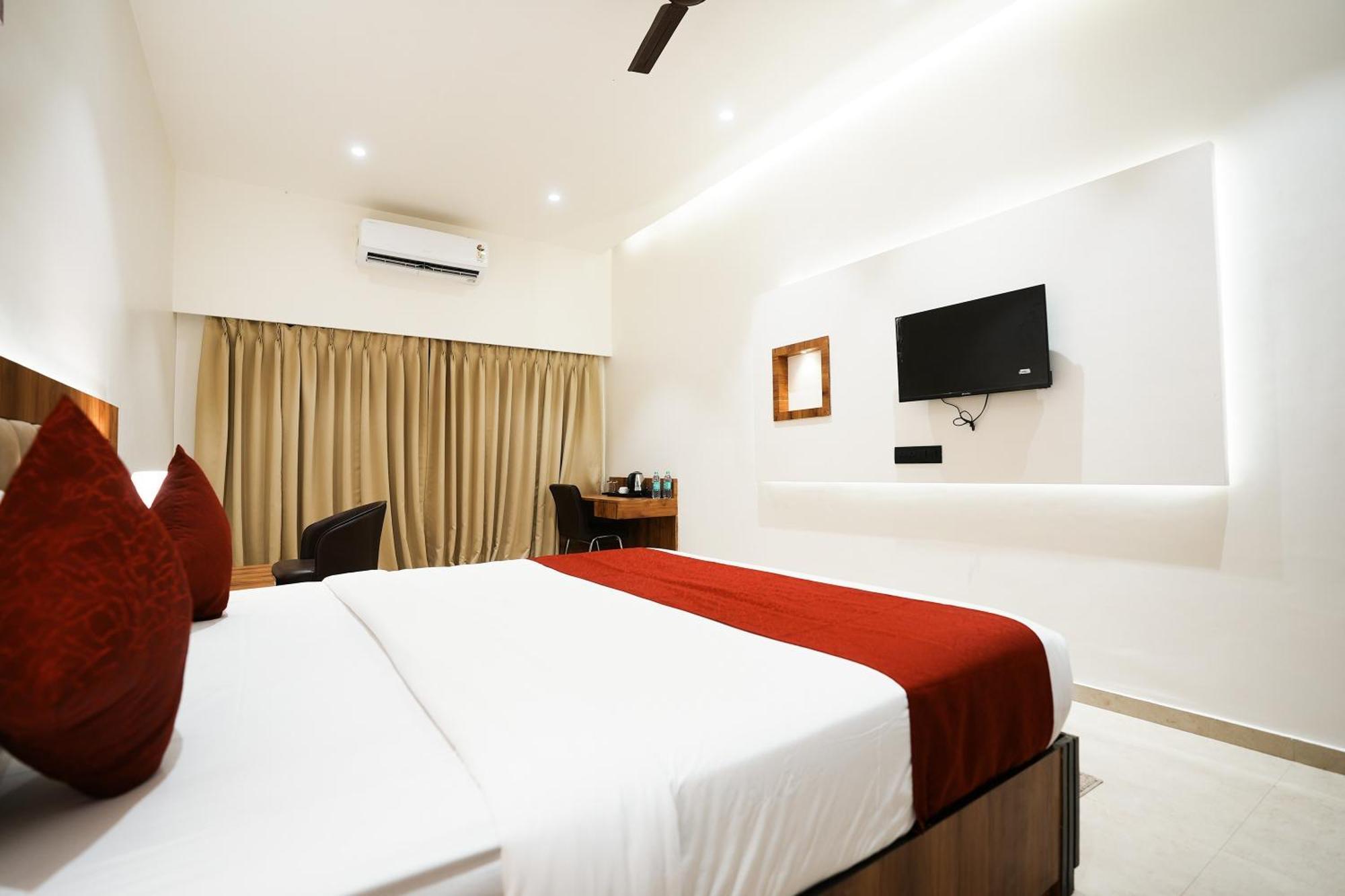 Madhav Residency Hotel & Banquet, Kalyan, Mumbai Eksteriør billede
