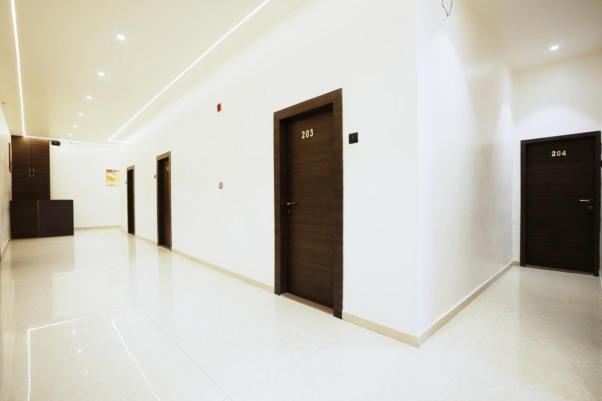 Madhav Residency Hotel & Banquet, Kalyan, Mumbai Eksteriør billede