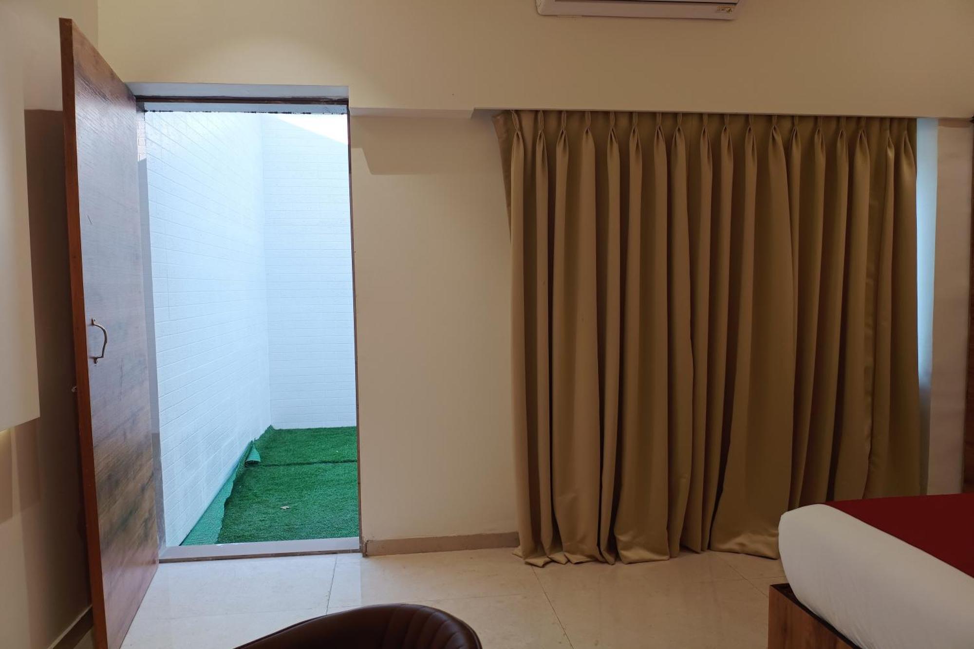 Madhav Residency Hotel & Banquet, Kalyan, Mumbai Eksteriør billede